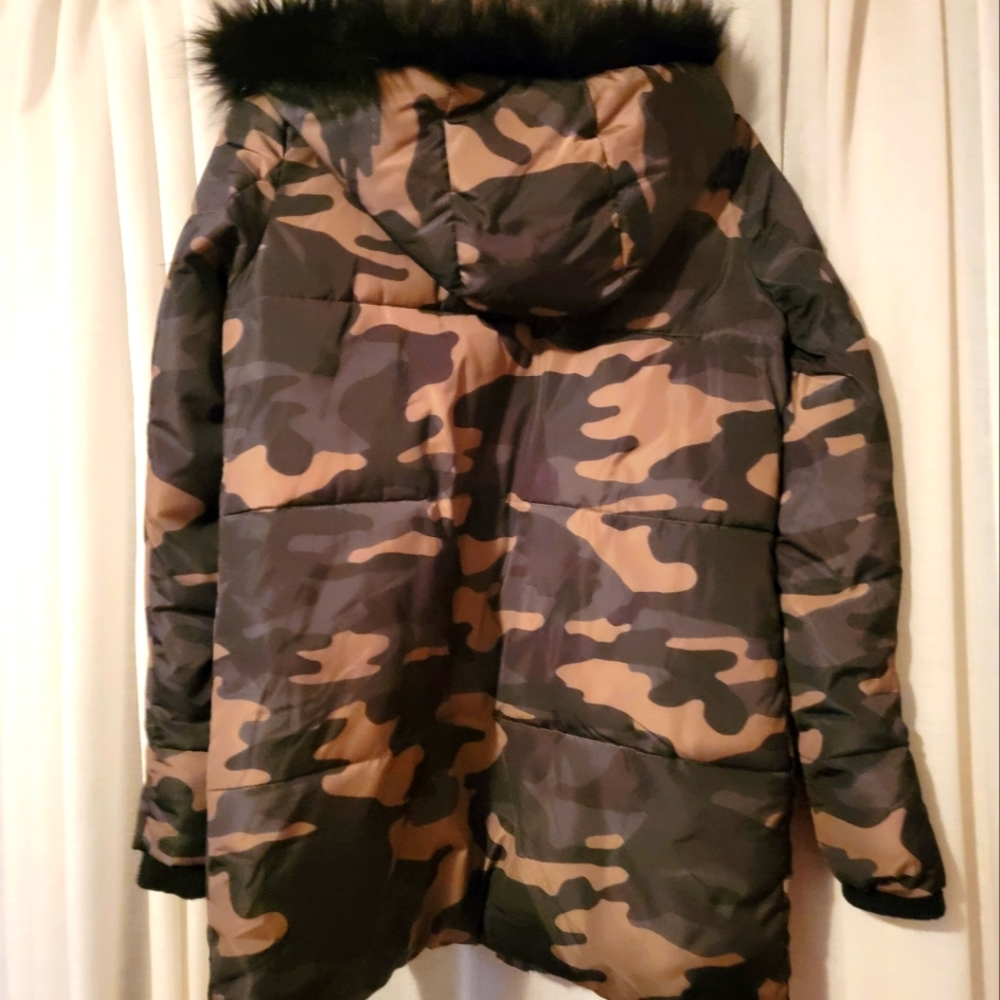 Brand New! Camouflage New York And Co. Winter coat. Heavy and warm!